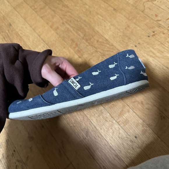 Oceana Special TOMS Embroidered Whale print - Picture 2 of 3